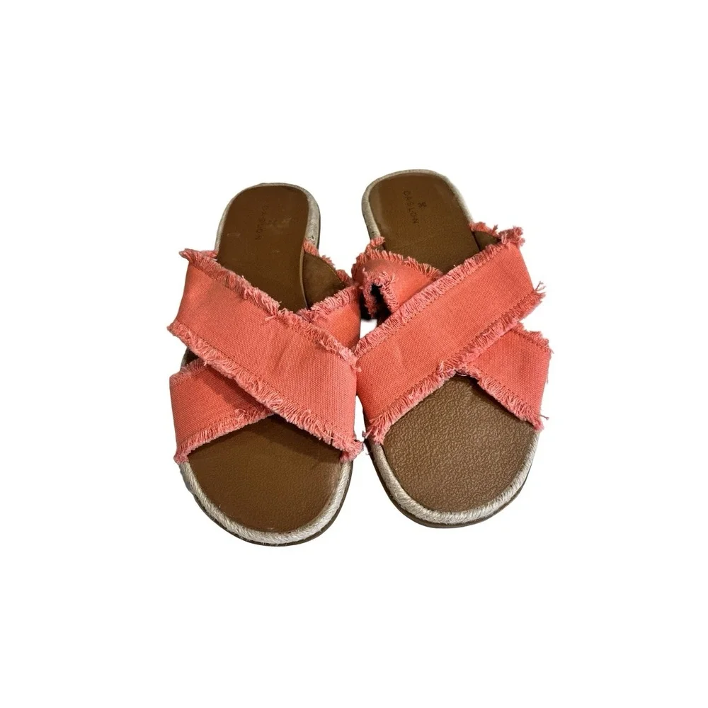 Caslon slides crisscross